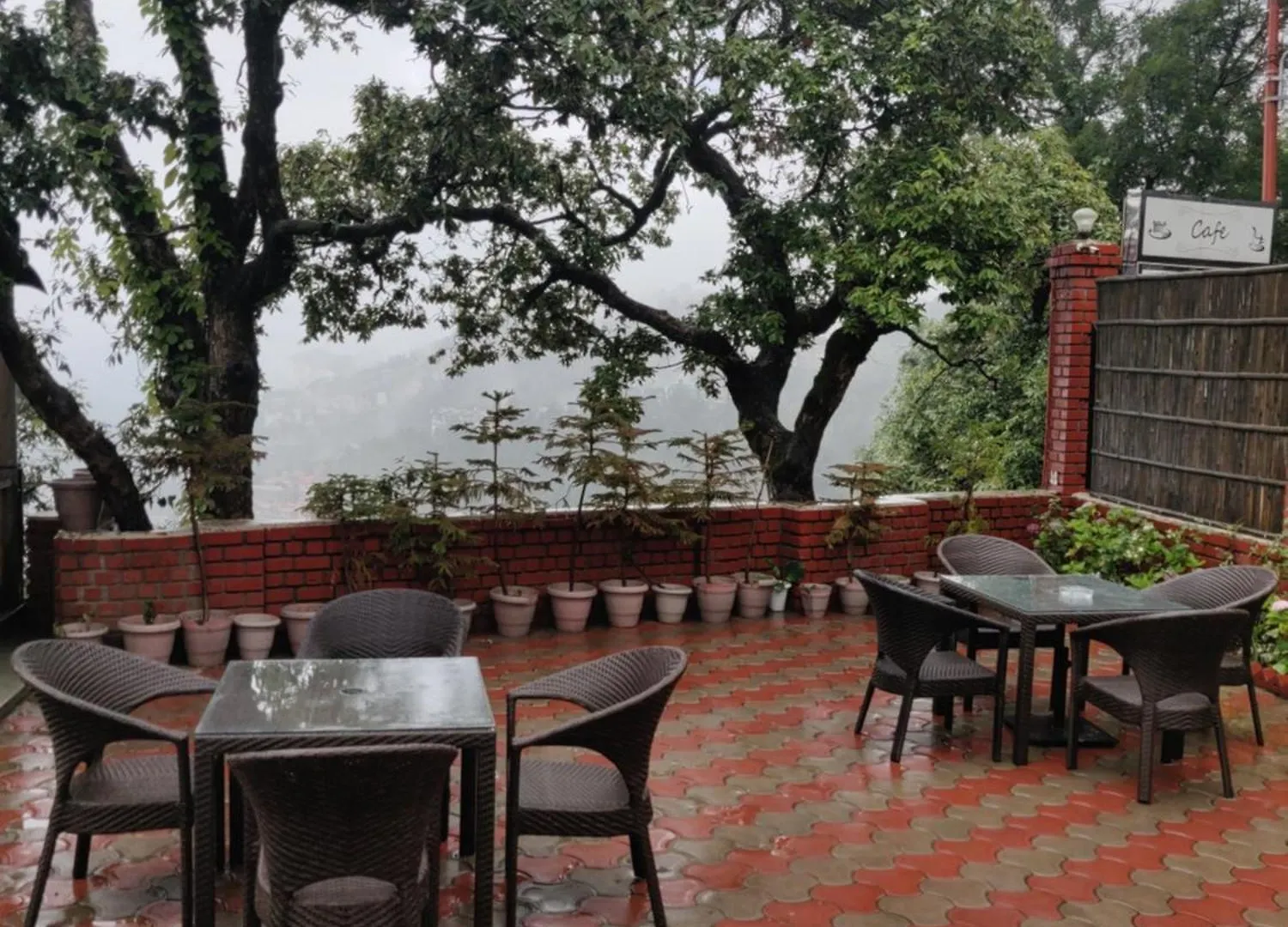 The Oaktree House Hotel Shimla 3*,