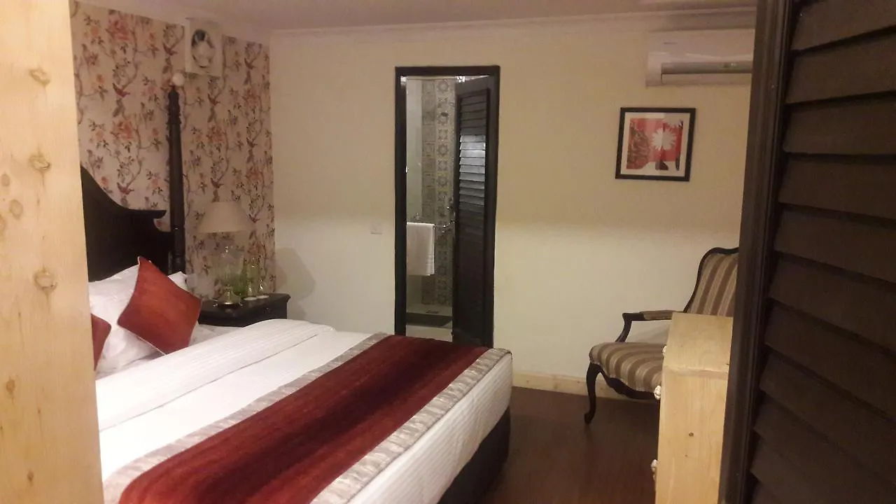 The Oaktree House Hotel Shimla