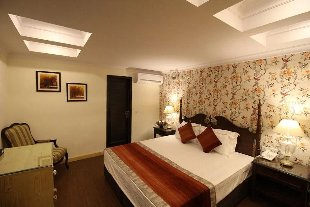 The Oaktree House Hotel Shimla
